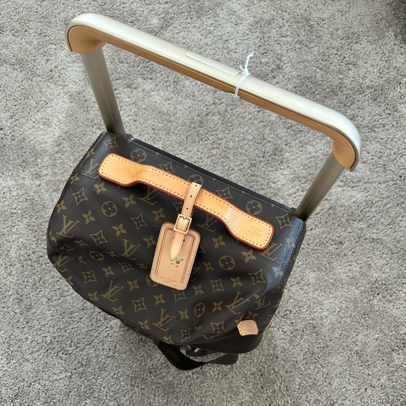 Authentic Louis Vuitton Horizon soft duffle in great condition. - Picture 2 of 7